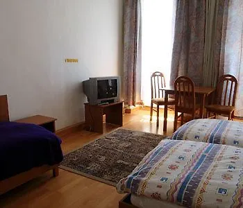 Cyrus Bed and Breakfast 2*