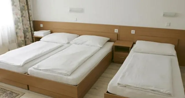 Cyrus Bed and Breakfast