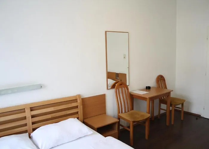 Bed and Breakfast Cyrus 2*